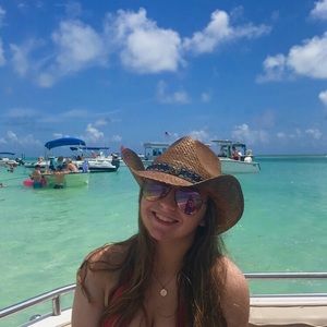 Meet your Posher, Dani